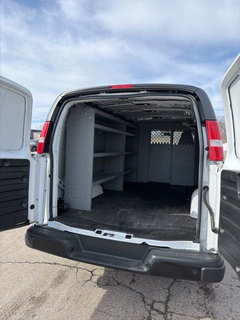 2022 Chevrolet Express 2500 Work Van Cargo