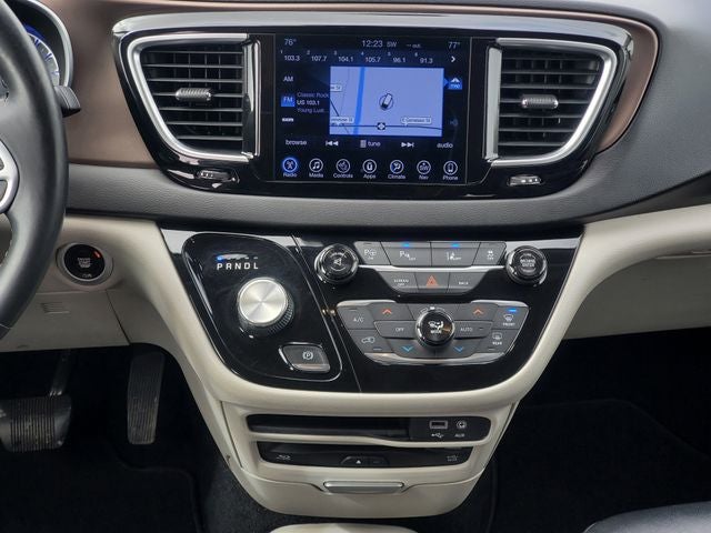 2017 Chrysler Pacifica Touring L Plus