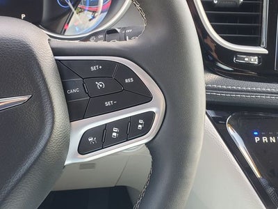 2024 Chrysler Pacifica Hybrid Select